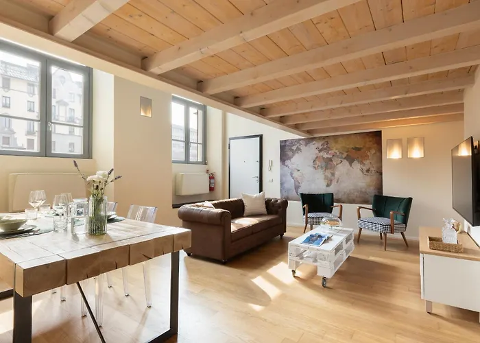 In The Old Town Of - Monicacomoapartment Como