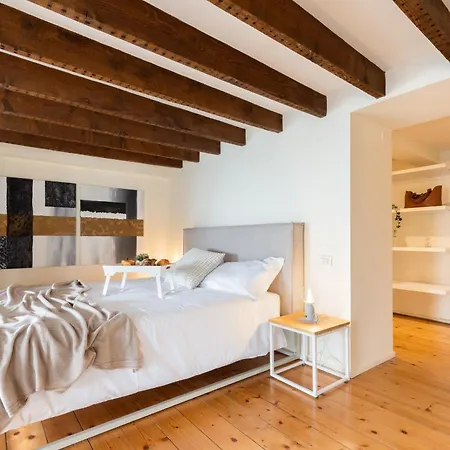 In The Old Town Of - Monicacomoapartment Appartamento